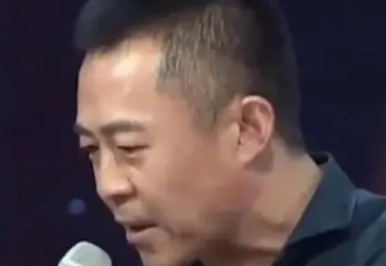 2010年，侯勇参加一个节目，节目组让他当场打电话借钱，于是他打给范明：“明明，