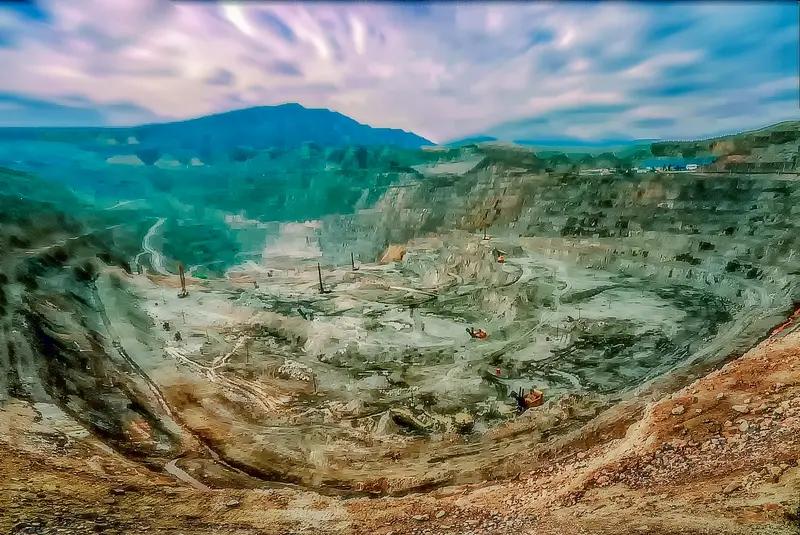 中国十大黄金矿产地，山东占了半壁江山。像焦家金矿，在山东莱州，是“焦家式破碎带