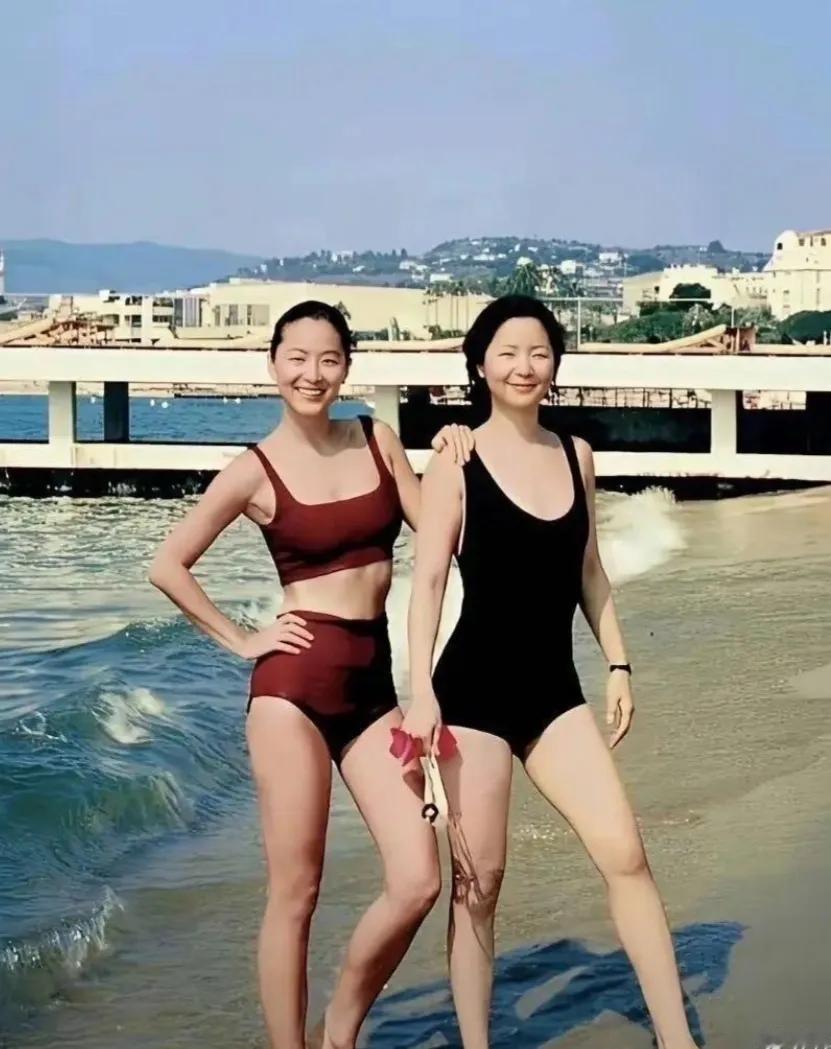 一张过去的彩色照片：年轻时的林青霞和邓丽君的合影、你相信吗？