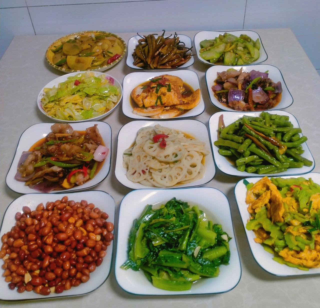 家常菜谁说来农村小茶馆才只有清茶？今天一桌家常小菜都是我亲手做的，没有花里胡哨的