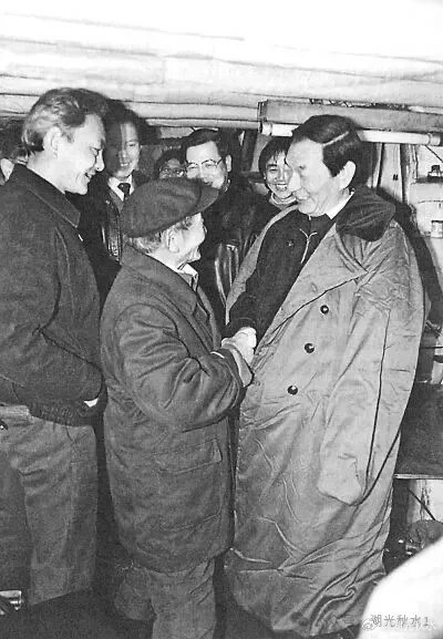 致敬朱镕基同志，《朱公赞》图片公讳镕基，湘地英才，少怀壮志，勤学不辍。及仕，以清