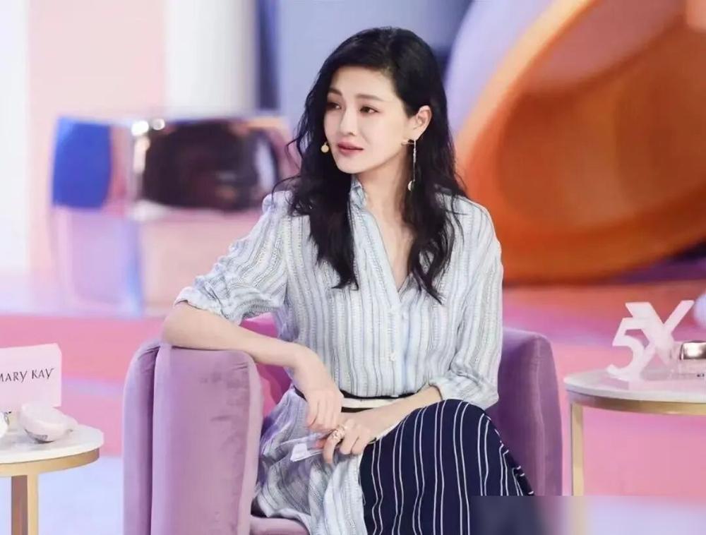 伊能静太绝了！情人节发文怒挺儿媳，这波高情商操作，她前婆婆看了得气晕？想当