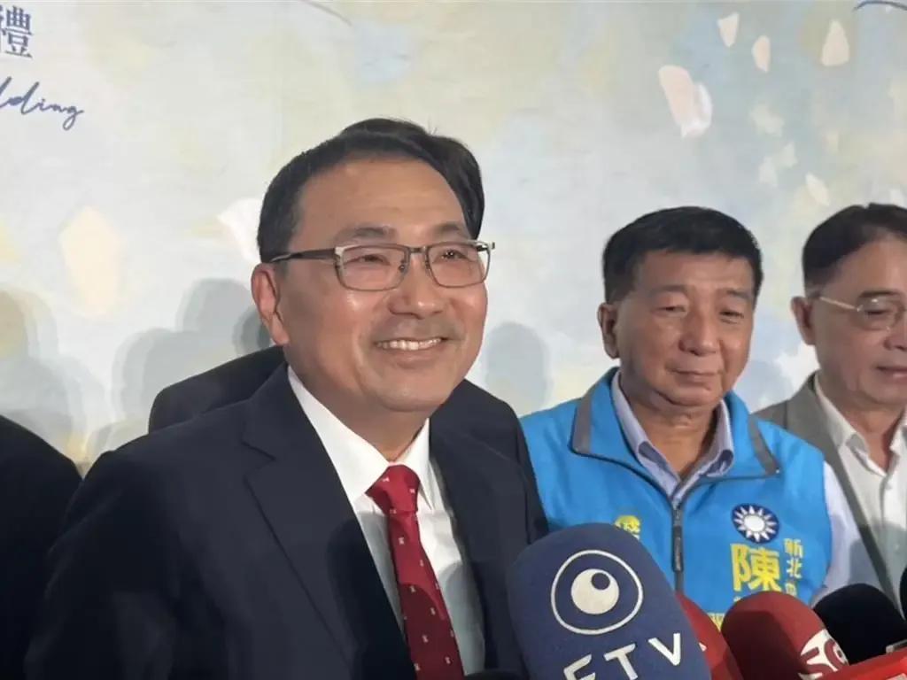 侯友宜就是蓝营里的害群之马，每到关键时刻就拆别人的台，侯友宜拆过连战的台，即20