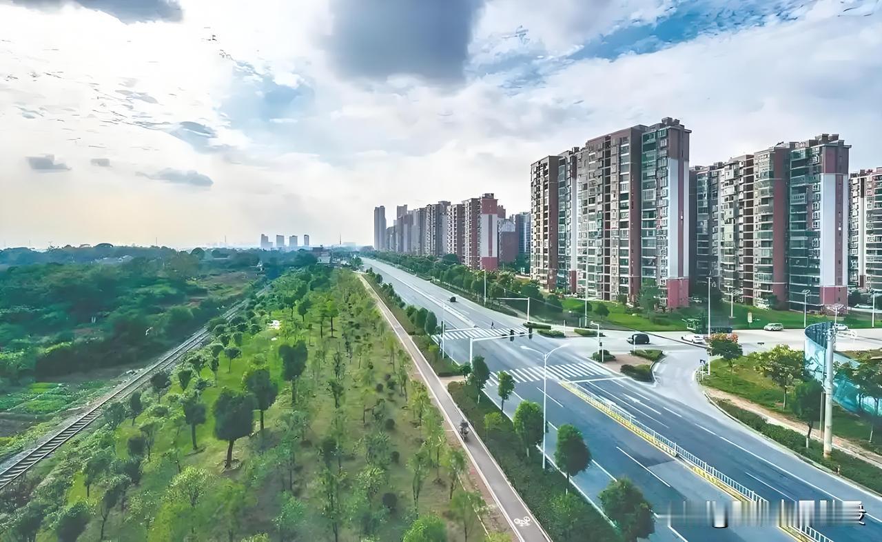 黄石公路升级换代意义重大，对黄石加速发展起到关键作用。就拿祁东县黄石公路来说，它