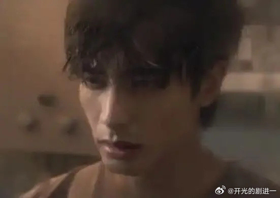野狗骨头拍出了宋威龙的死角牛逼666有点阴好心酸。