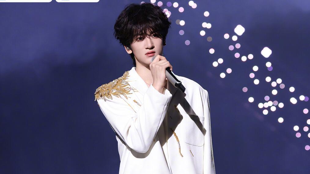 梁源直击流量爱豆邓佳鑫：华语乐坛缺乏专业批评