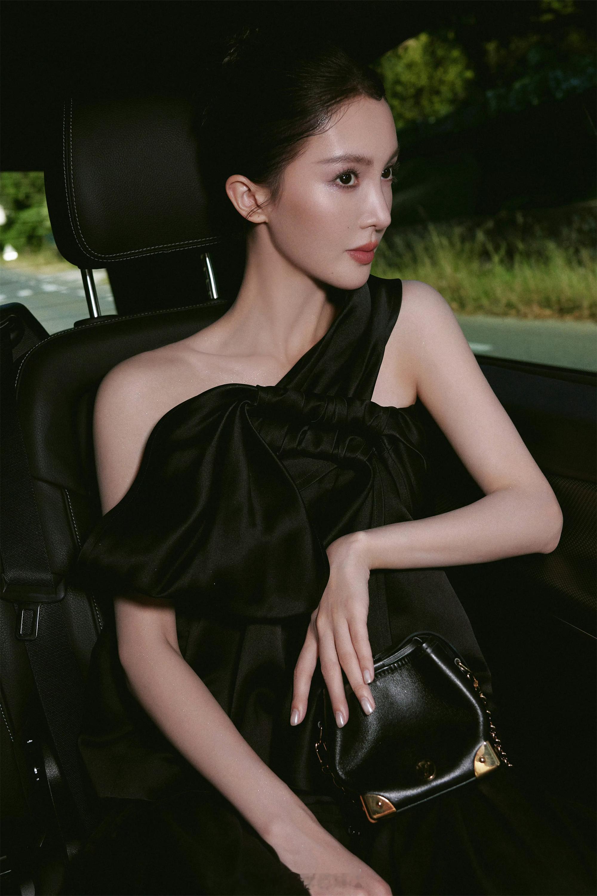 金晨酷黑柔美​​​