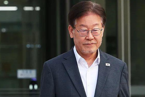 昨天韩国政坛前后发生两件大事，这两件事唯有结合起来看，才能明晰其中究竟。其一