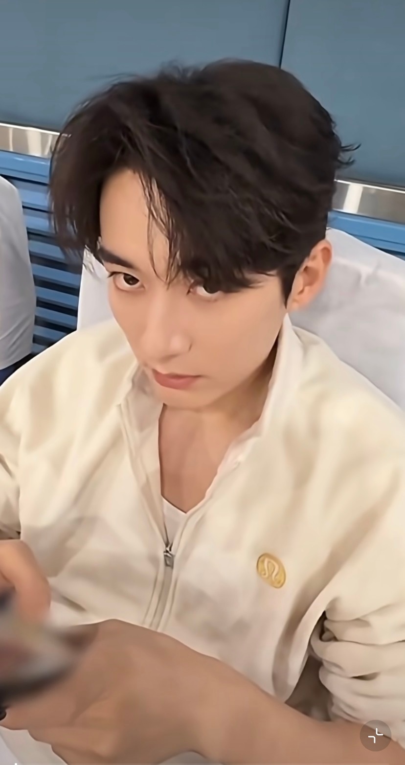 哈哈哈哈哈哈哈雪粉老师们怪会找图的