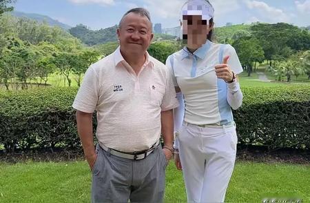 72岁曾志伟广东打高尔夫，这小日子过得真叫一个美！家人们，娱乐圈又有新鲜事儿啦