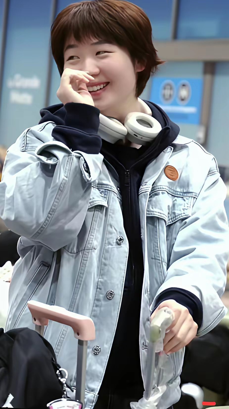 发现蒯曼越来越好看了，以前因为一句“那女的”，对她有了看法，印象特别不好。现在发