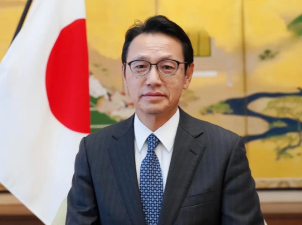 忍不住了。日本前外务省副大臣公开表示，G7国家中，只有日本因疏远中国，正走向被孤