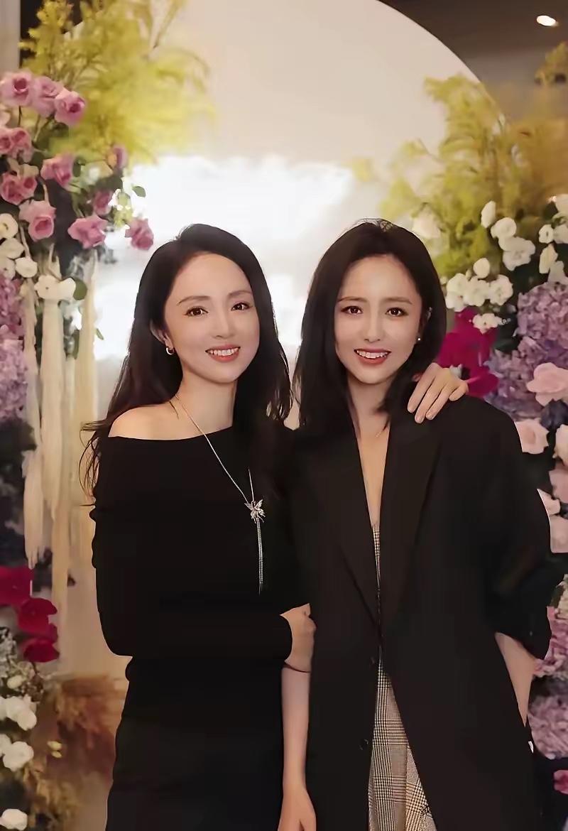 董璇佟丽娅：同遭婚姻背叛，却靠神仙姐妹情活成人生赢家！