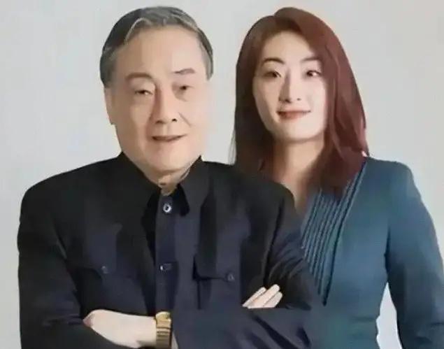 这个消息有点突然。娃哈哈用了37年的牌子，听说要从2026年换成娃小宗。AD