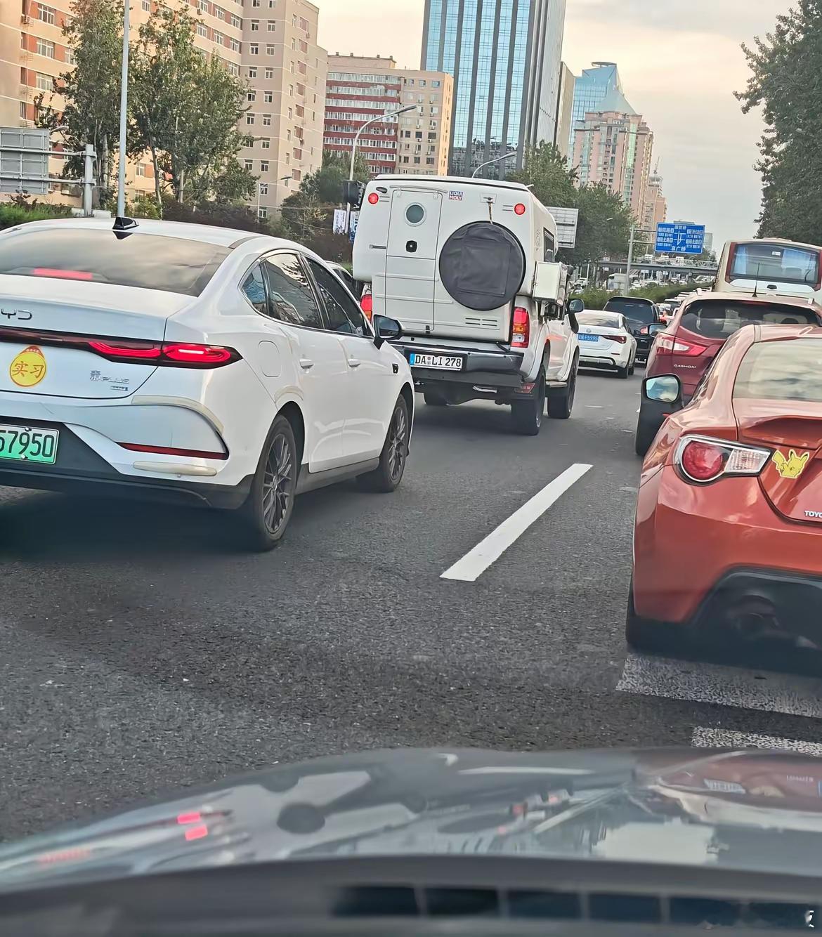 现在老外也开始搞自驾游中国行了……