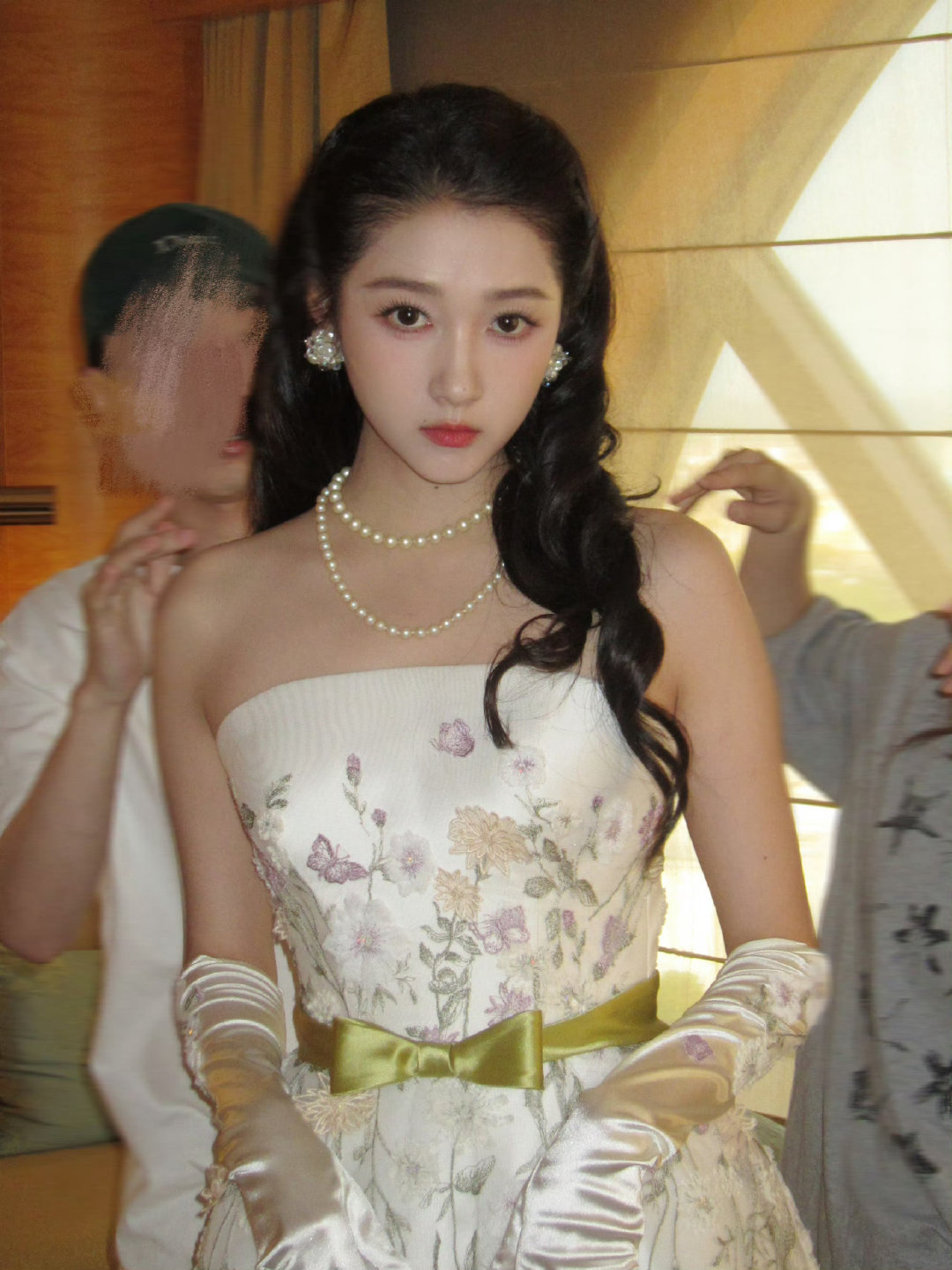 #关晓彤孟子义一起下班#两个美女好养眼欢迎来看正在热播的《生逢其时》​