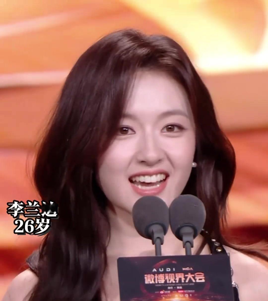 盘点娱乐圈明星同框领奖🈴集，一个赛过一个[比心]美啦[烟花]