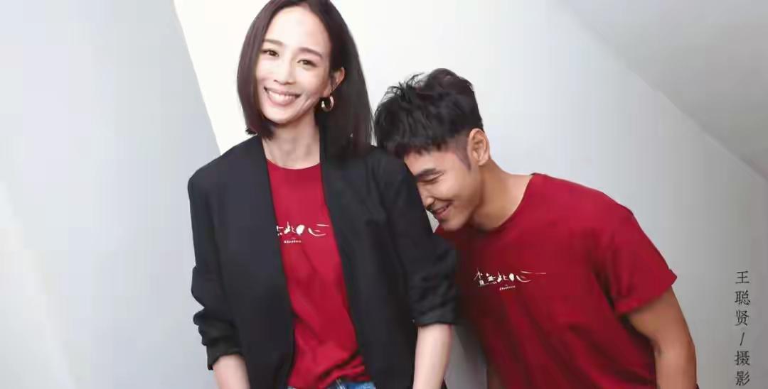 邱泽和许玮甯结婚，张钧甯受访时送上祝福，但其实她的身份挺尴尬的。邱泽曾经是她