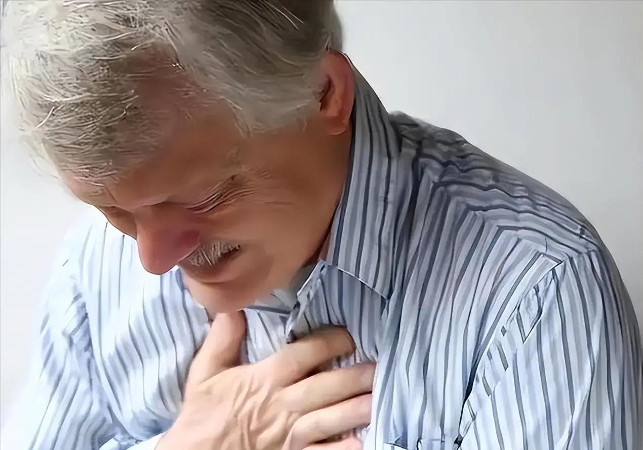 55岁以后，鸡蛋还能天天吃吗？很多人从小吃到大，现在年纪大了却开始纠结，怕胆固醇