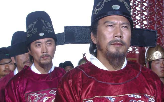公元1390年，朱元璋下令诛李善长三族，将其妻女弟侄70余人押赴法场。临刑前，不