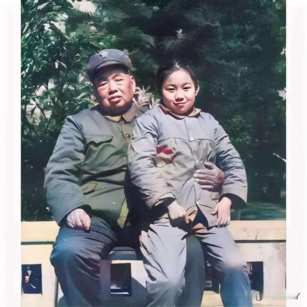 上世纪70年代末，广州，许世友将军和孙女许道江的珍贵合影