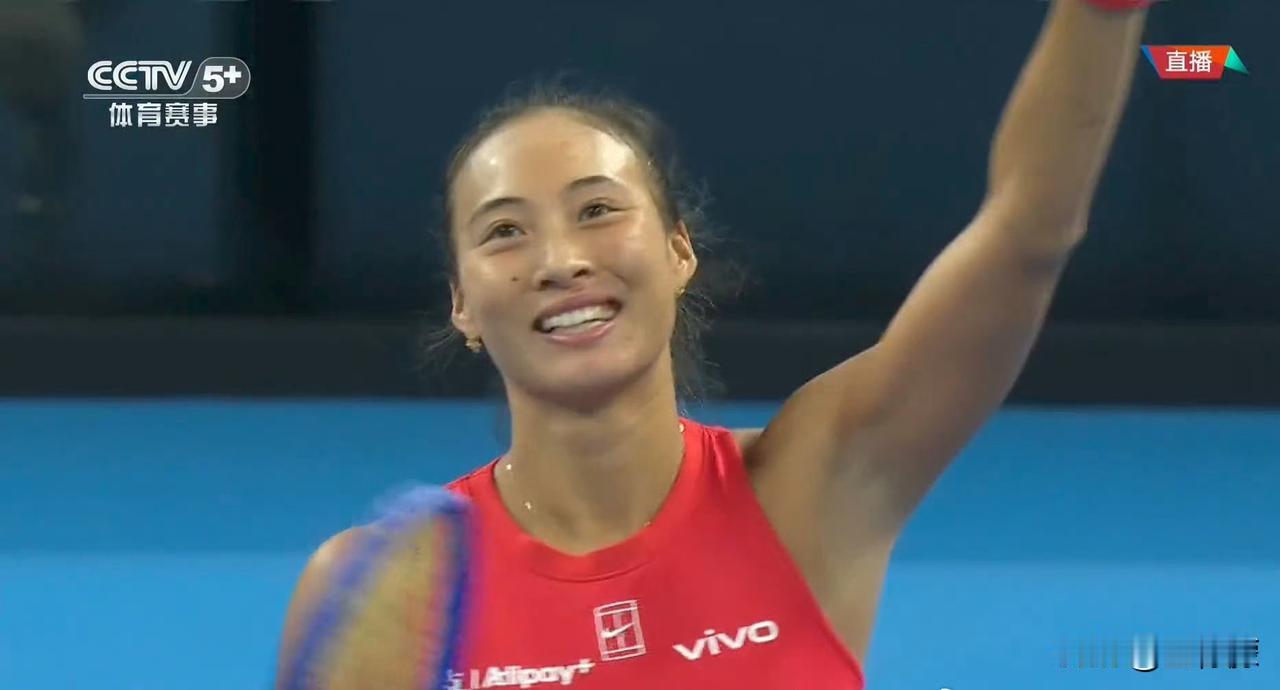 郑钦文2-1（6-1、2-6、6-4）查拉耶娃晋级2026年中网女单八强，时隔