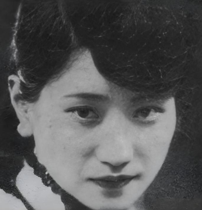 这是国民党军最美的女军官了吧？官至中央军校护理部少将主任之职！而且此人早年还