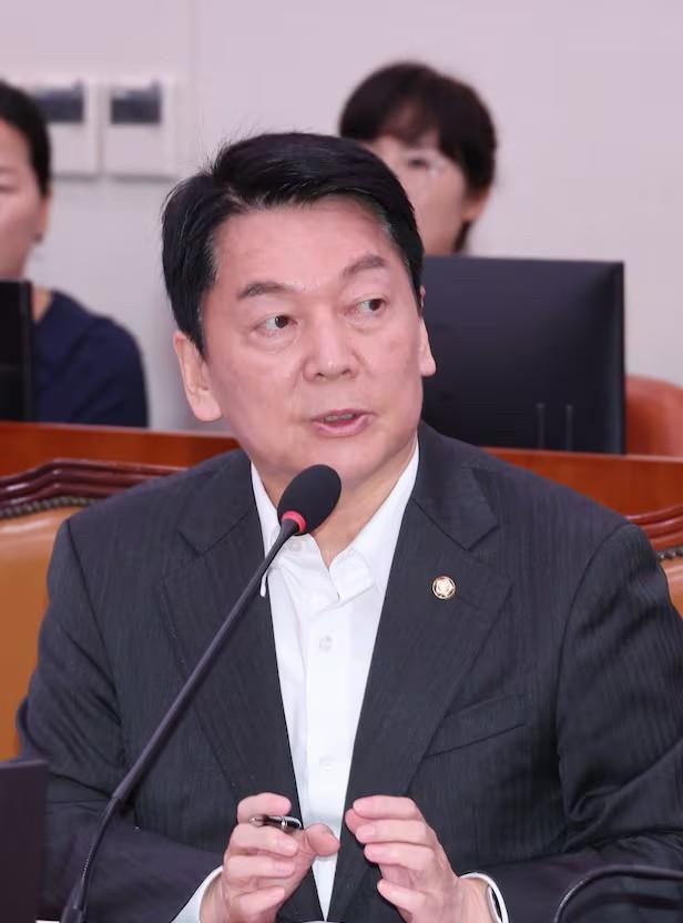 安哲秀呼吁国民力量党撰写大选败北白皮书：铭记教训，方能革新6月29日，韩国最大