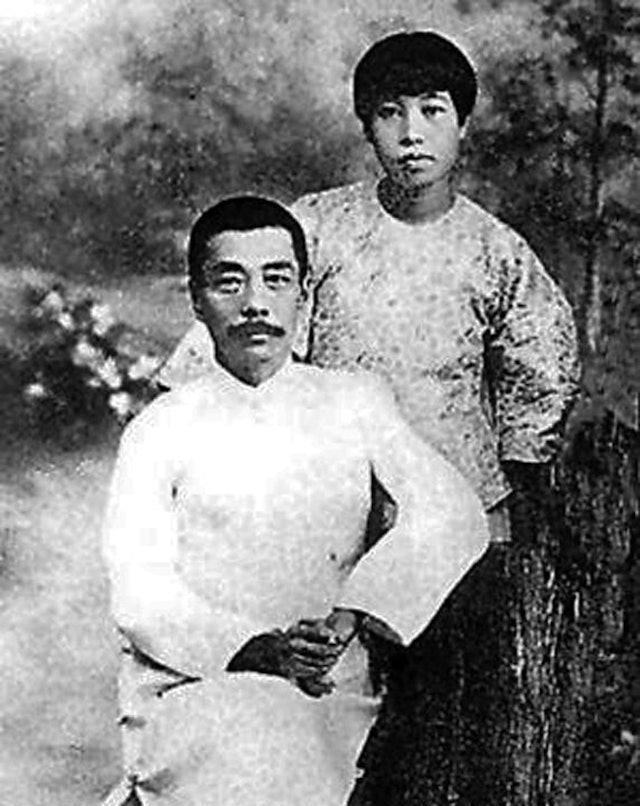许绍雄家世显赫玉如意当玩具，带女儿游旧居，身体一状况令人担忧！现年75岁、人称