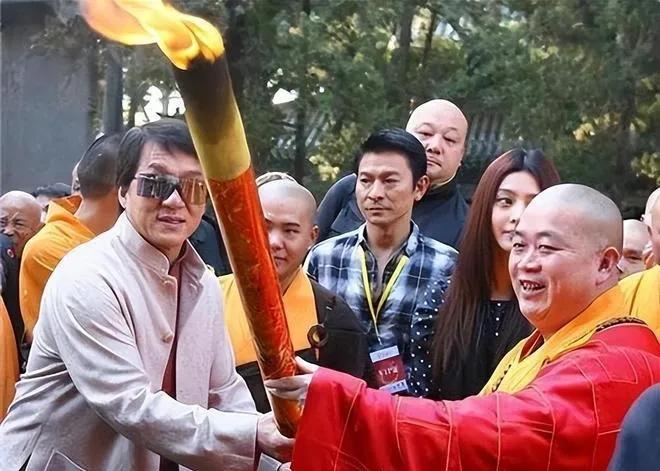 还好是以前，[笑着哭]如果是现在，就算成龙刘德华也要头疼吧[捂脸哭]