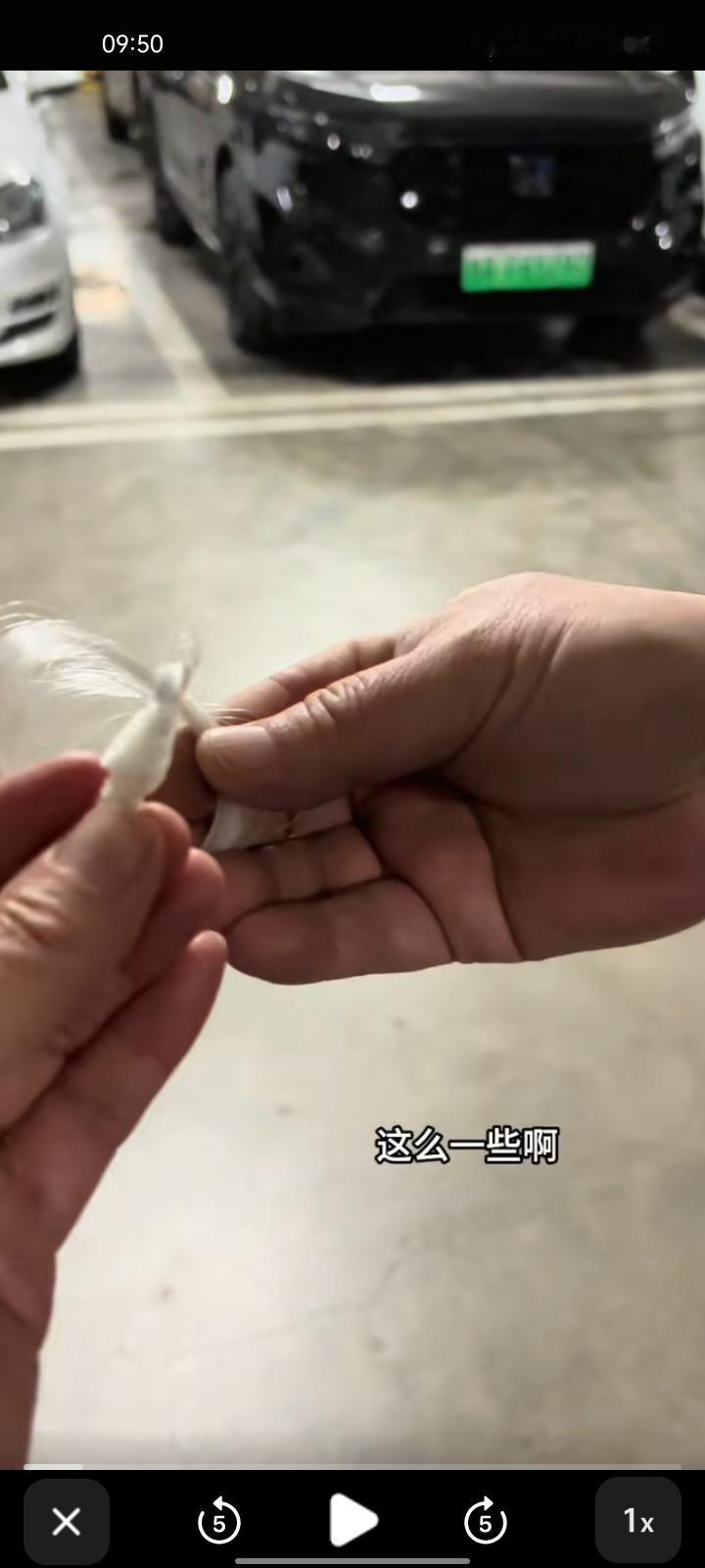 1月23日，山东济南。网友晒视频吐槽称，在锦悦府小区的地下室发现一根透明鱼线，不