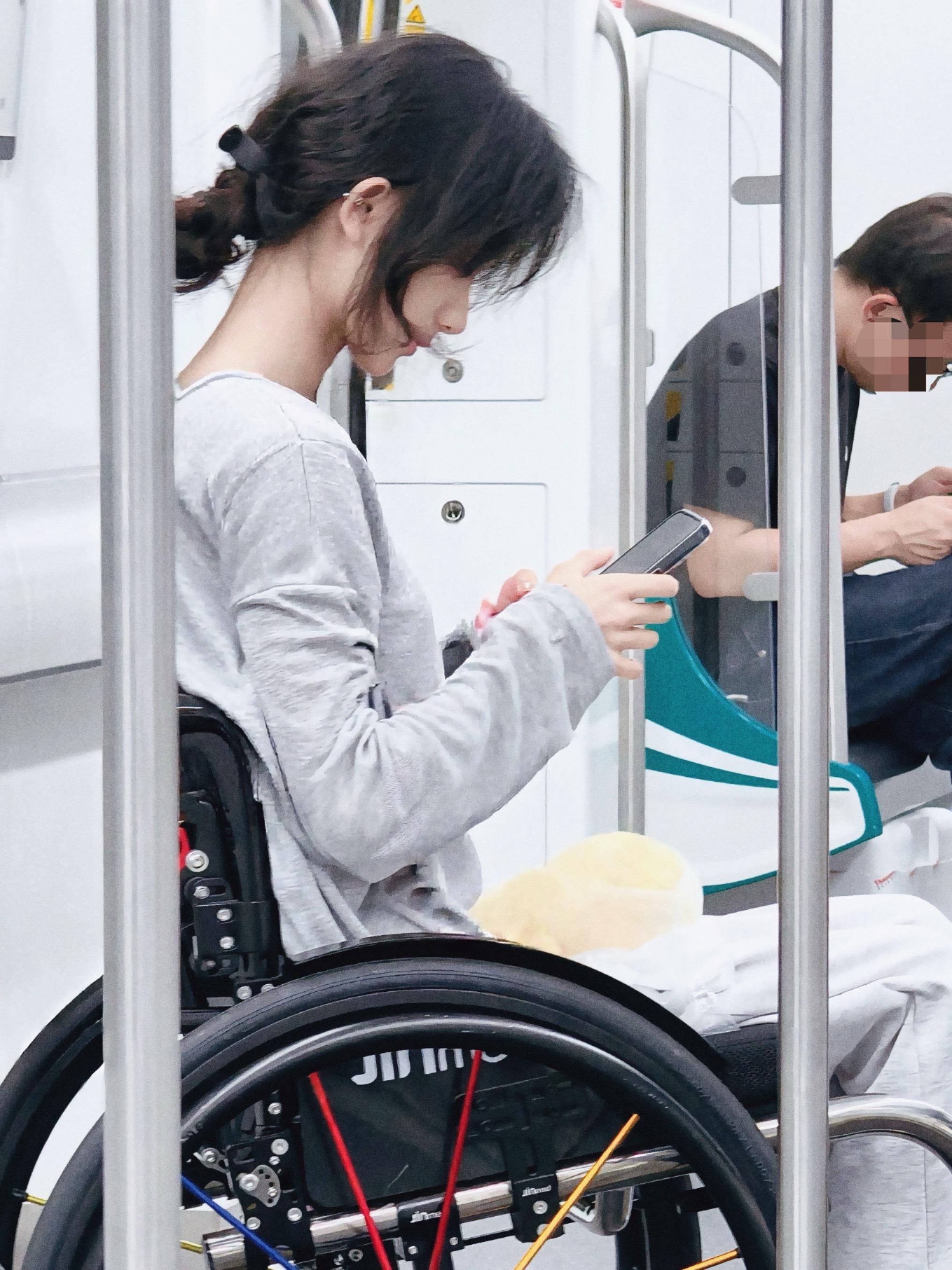 拍到一位很特别的女生