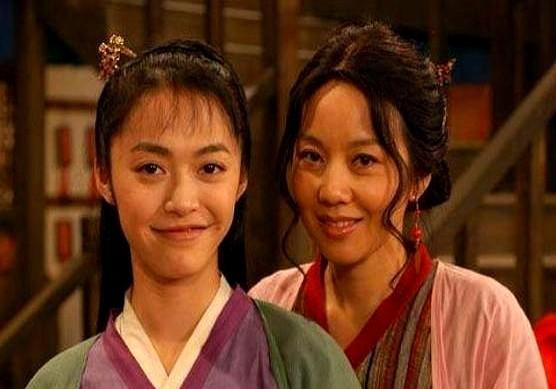 闫妮能忘掉姚晨儿子的百日宴，却把这份友情记了20年。当年姚晨给小土豆办百日宴