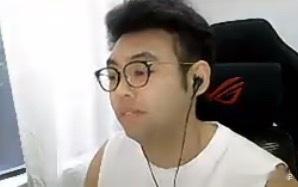 超哥：被谜团小小干了三把，就是被同一个阵容赢了三把那能不难受嘛！为什么不ban这
