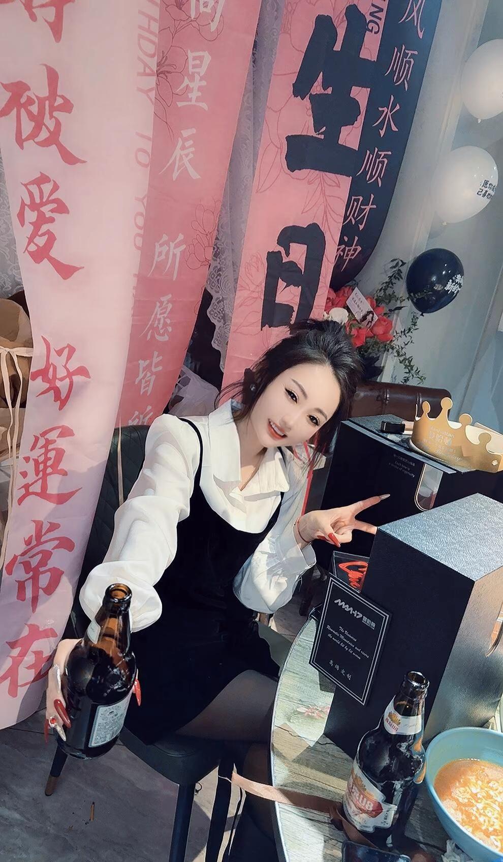 生日快乐！愿你被爱包围，好运常在！🎂🎉
