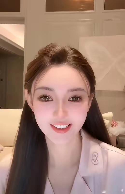 看到现在的叶珂，突然理解黄晓明了！全身上下都给人假假的感觉，如果继续在一起更多是