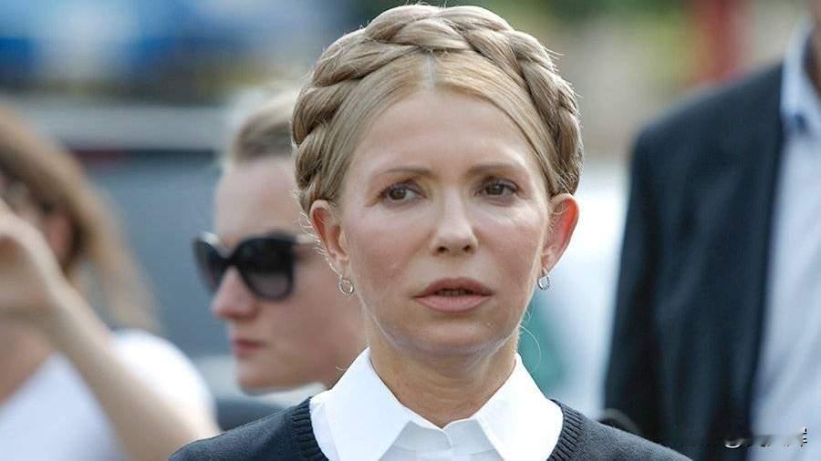 【俄罗斯总检察院对季莫申科发布缺席逮捕令】1月27日，俄罗斯总检察院新闻处