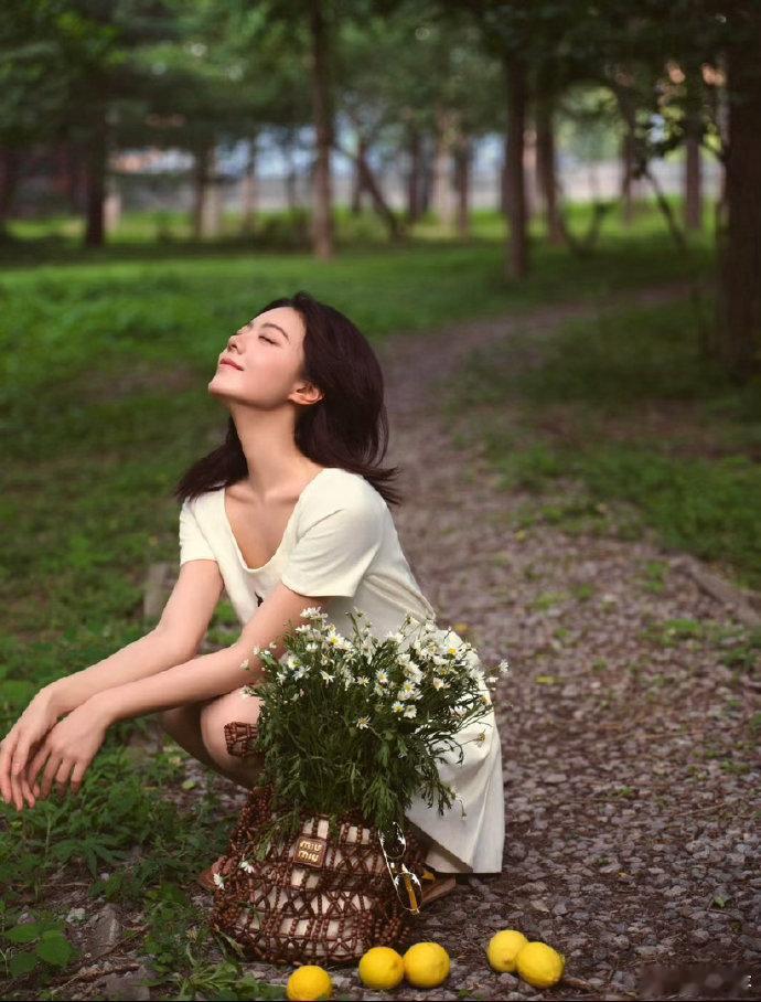 miumiu你记住，就这么拍赵今麦好吗，别整那阴间东西