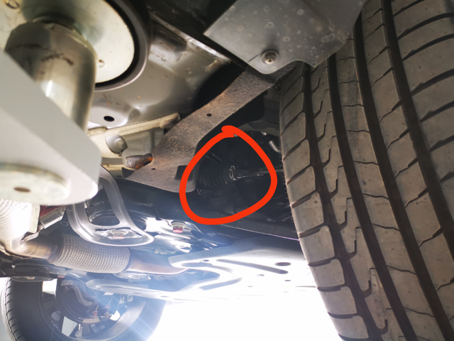 新车转向机脱落了。。。我提车2星期，200公里多一点。倒车打方向的时候转向机拉