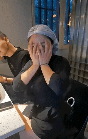 同事有点害羞，不想出镜