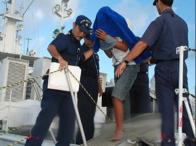 日本这招绝对是妙计对中国渔船这一抓一放之间，既满足了国内岛民对中强硬的姿态，又