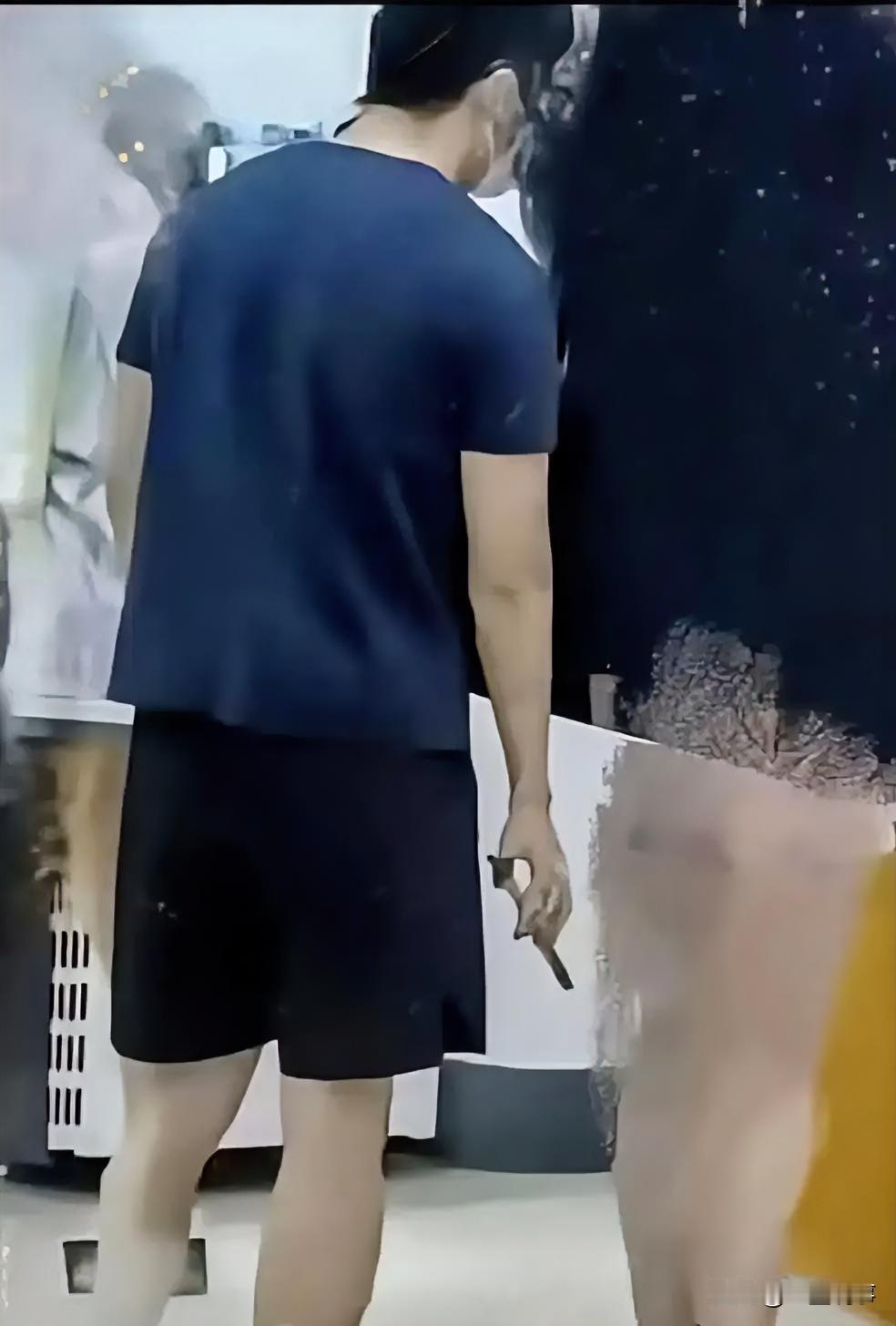 书白读了，一失足成千古恨。南京审计大学这名研究生，恐怕全家都要睡不好了，因为
