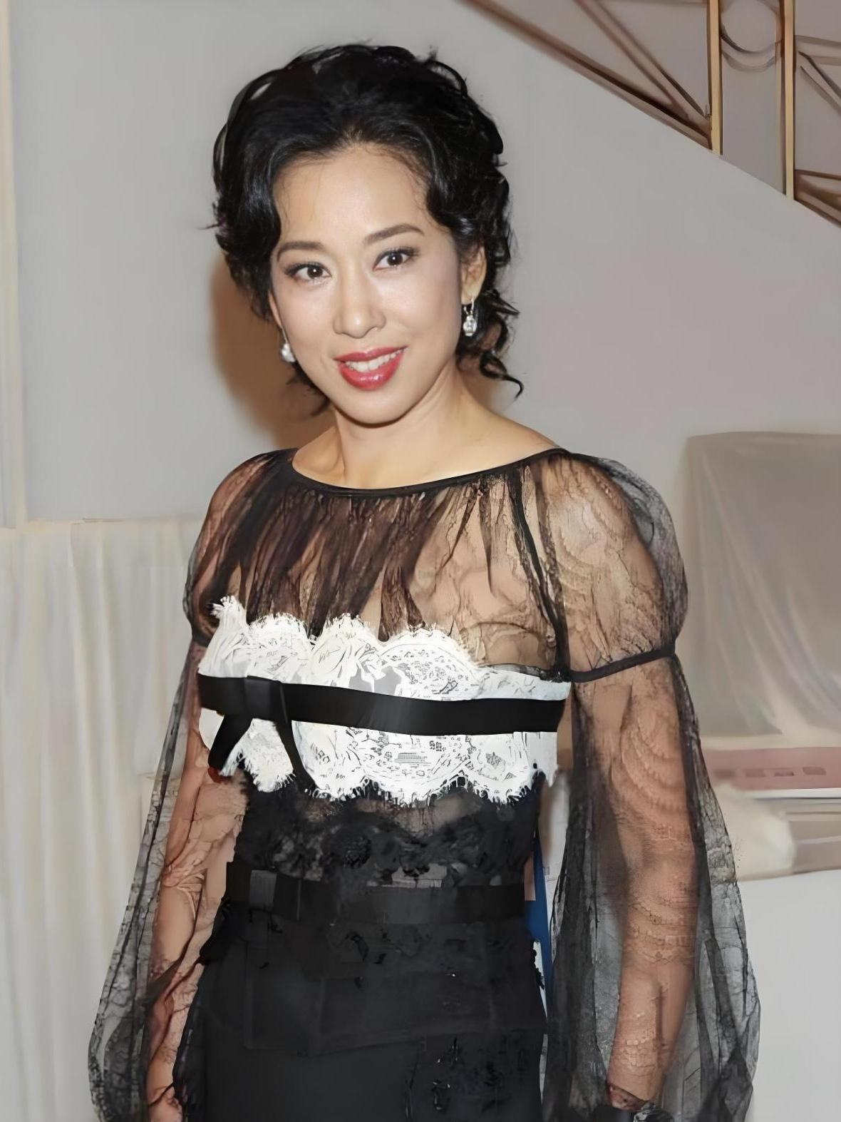 霍启刚的拒绝，一句话藏着更清醒的思量人过中年的霍启刚，一句话：妈妈不让，委婉