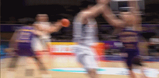 萨林杰扣篮拉成弓，把打北控当成发泄，他也是反骨仔北控摆明就是痛打落水狗，人家