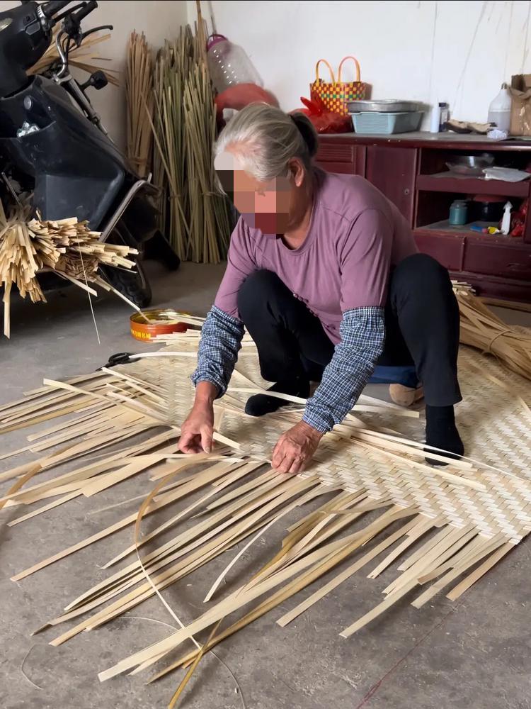 我家有个“矛盾”婆婆!59岁手握3栋房,身体不好还总吃药,却偏不躺平——要么去打