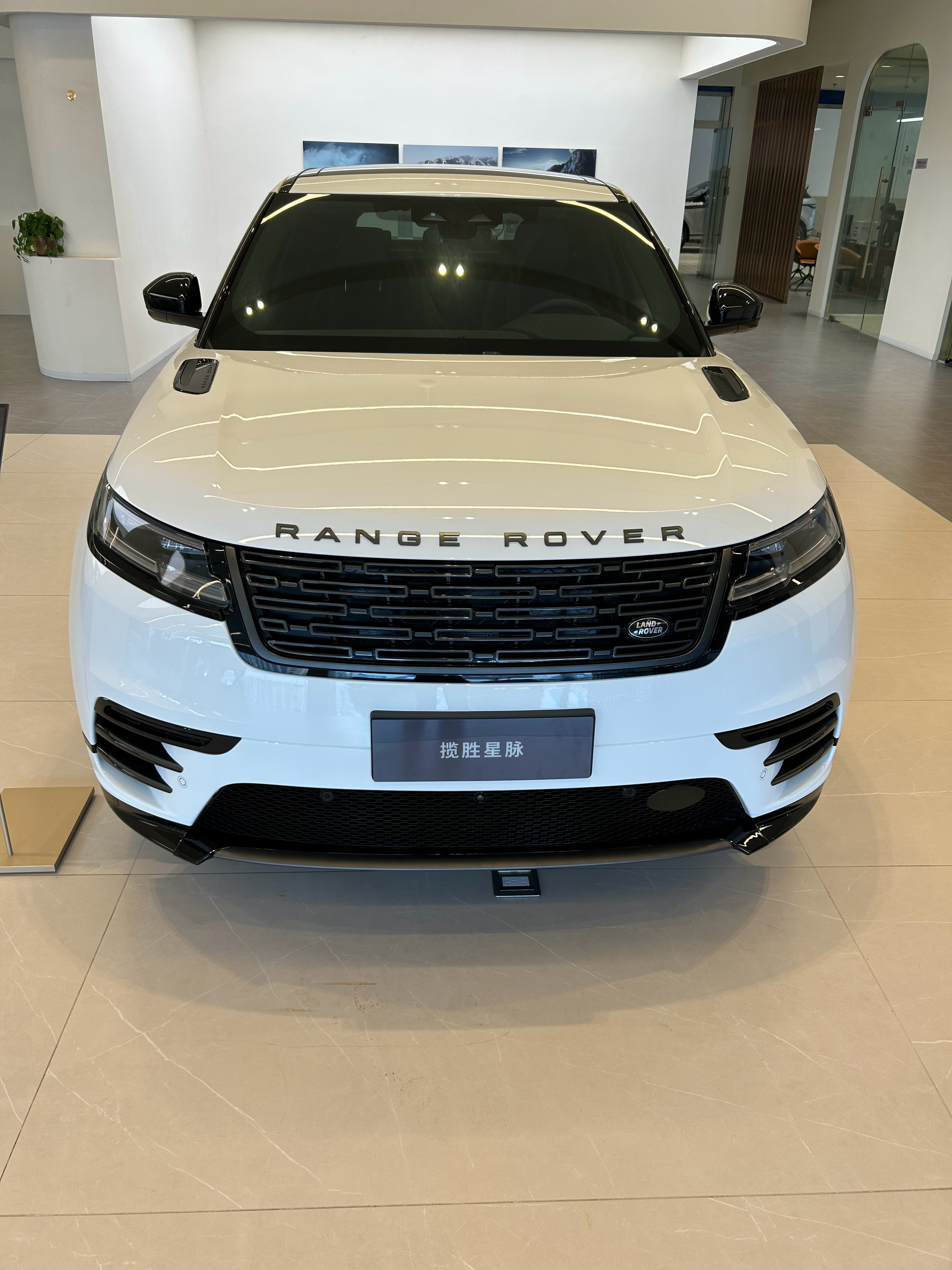 车型：26款星脉se指导价：63.8万配色：黑外黑内白外黑内成交车价：29.