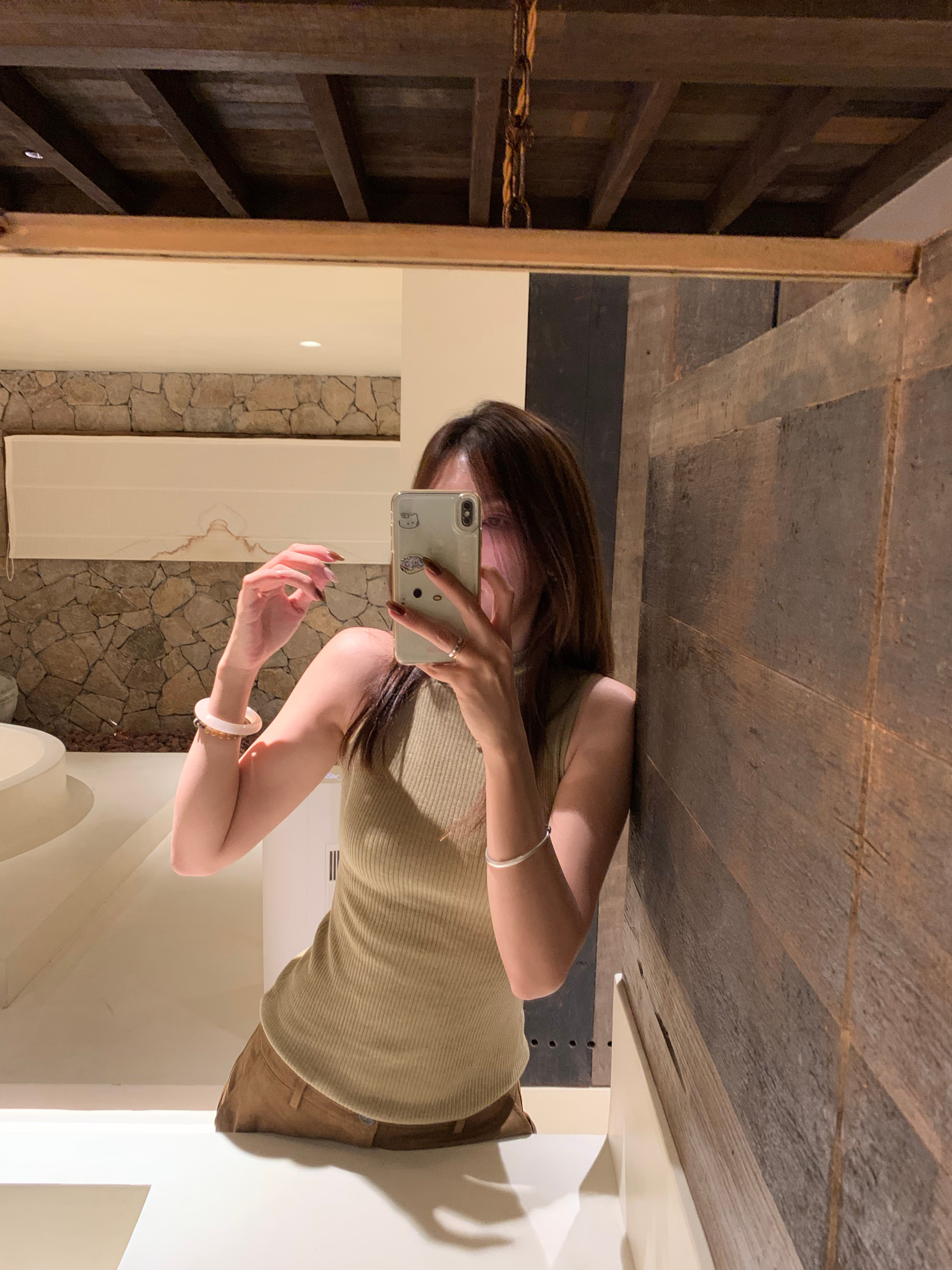 每次都是清透的美甲这次换了个深色真好看​​​
