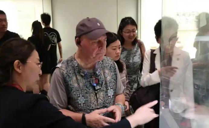 赛考斯的觉悟真的太高了！可能有人还不熟悉他的故事，他就是个普通的美国退休历史