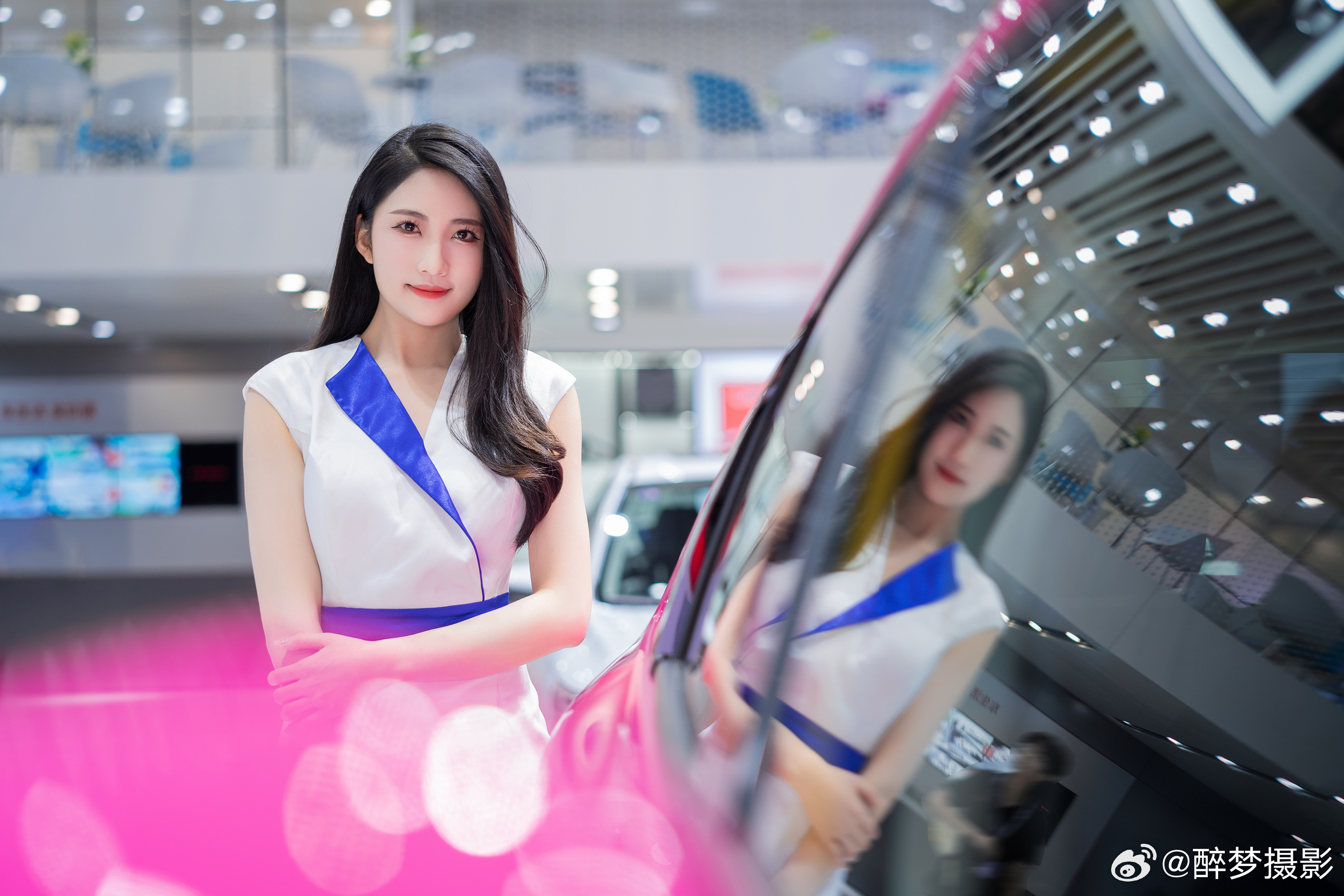 50mm镜头的梦幻，巧用汽车前景拍摄车模小姐姐模特：雪梨活动：佛山潭州车展抄送：