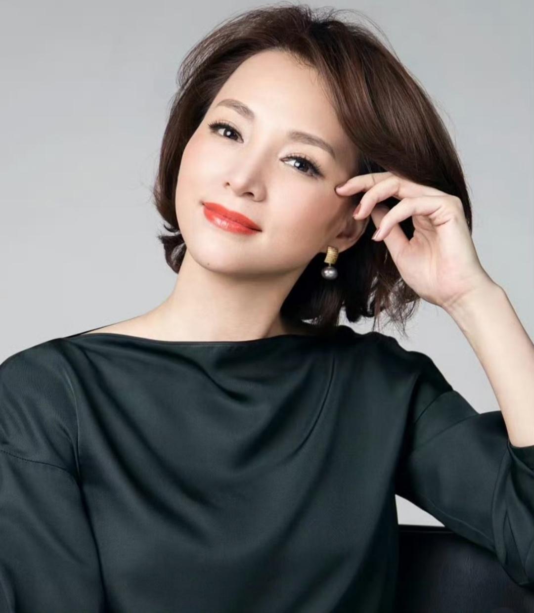 为什么董卿的中秋朗诵节目取消了？原因很简单，不是因为董卿调整行程，无法到场，